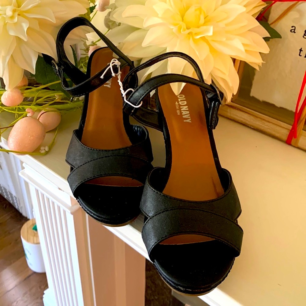 Old Navy black leather inspired wedge sandal SIZE 7